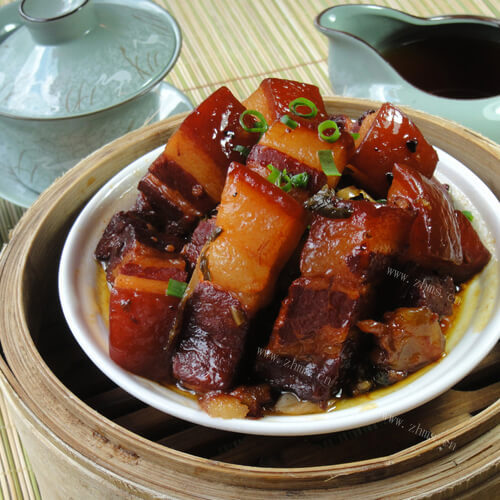 美味的红烧肉烧笋