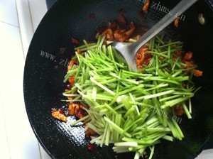 诱人的鸡肉炒米粉的做法做法图解5)