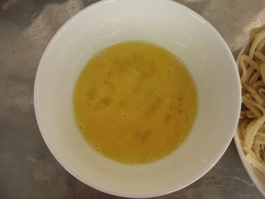 美味的蒜薹鸡蛋炒饼做法图解2)