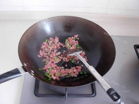 美味的培根蒜香茄子 做法图解5)