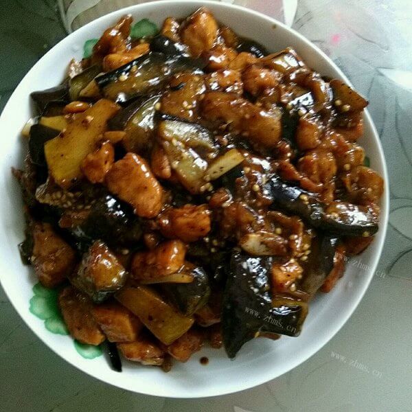 美味的香菇炒茄子 