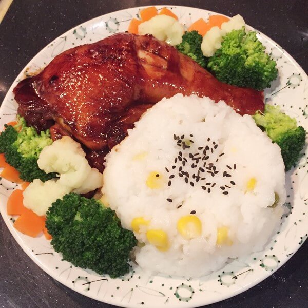 美味的日式照烧鸡腿饭