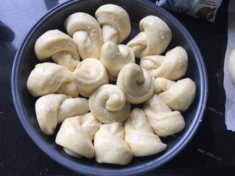 好吃的椰香花型面包做法图解14)