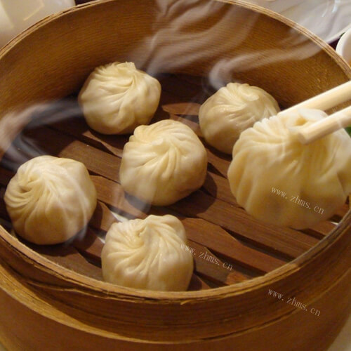 美味的猪肉大葱小笼包的做法 
