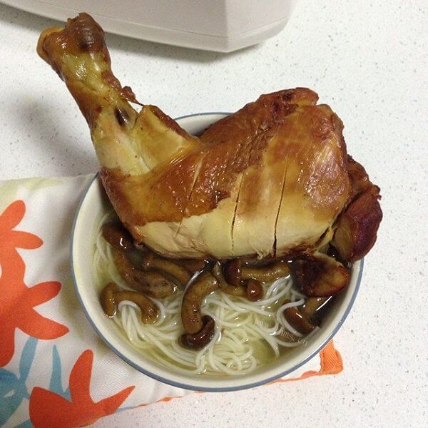 美味的鸡腿面 