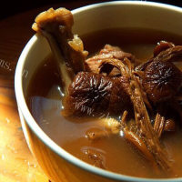 好喝的茶树菇炖鸡汤的做法