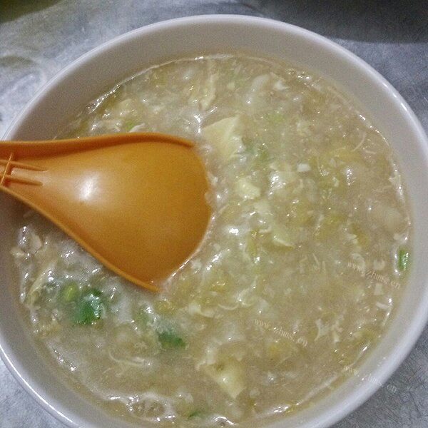 浓郁的酸菜疙瘩汤 