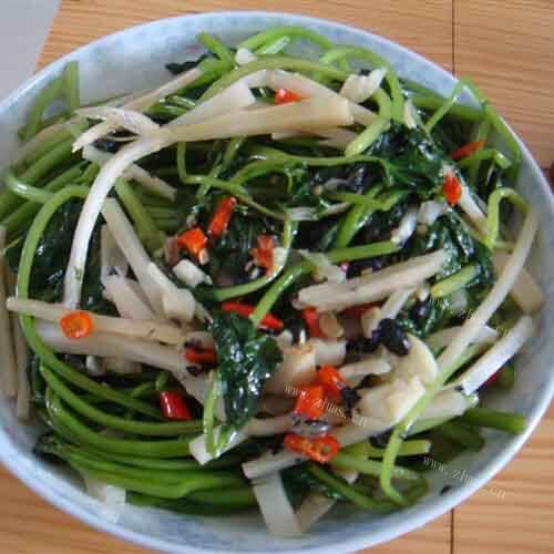 美味的酸笋炒红薯叶