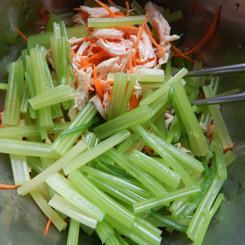秘制芹菜鸡丝 