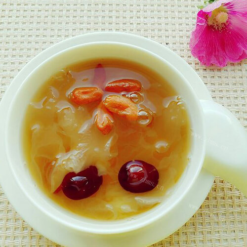 自制银耳红枣汤做法