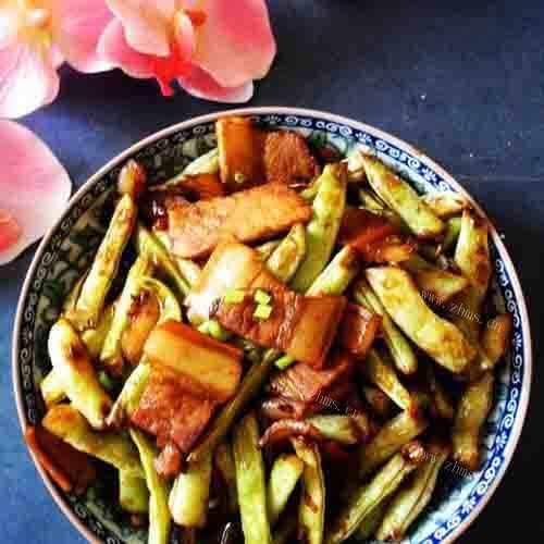 软烂鲜香的肉片焖豆角
