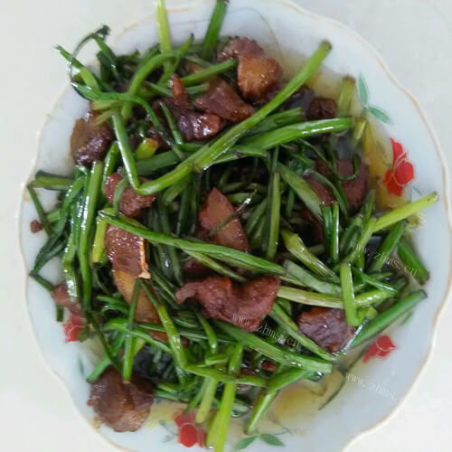 家常猪肉炒韭菜