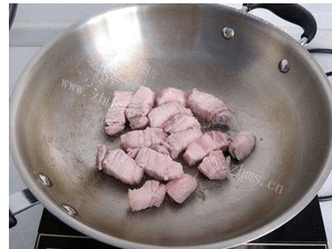 满满肉肉幸福感的豆角红烧肉做法图解3)