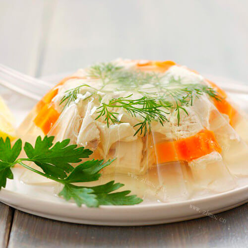 美味的胡萝卜炖鸡肉