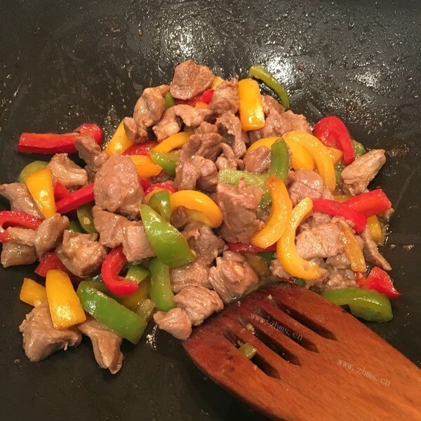 美味的青椒炒鸭肉
