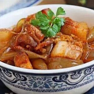 美味的猪肉炖粉皮的做法
