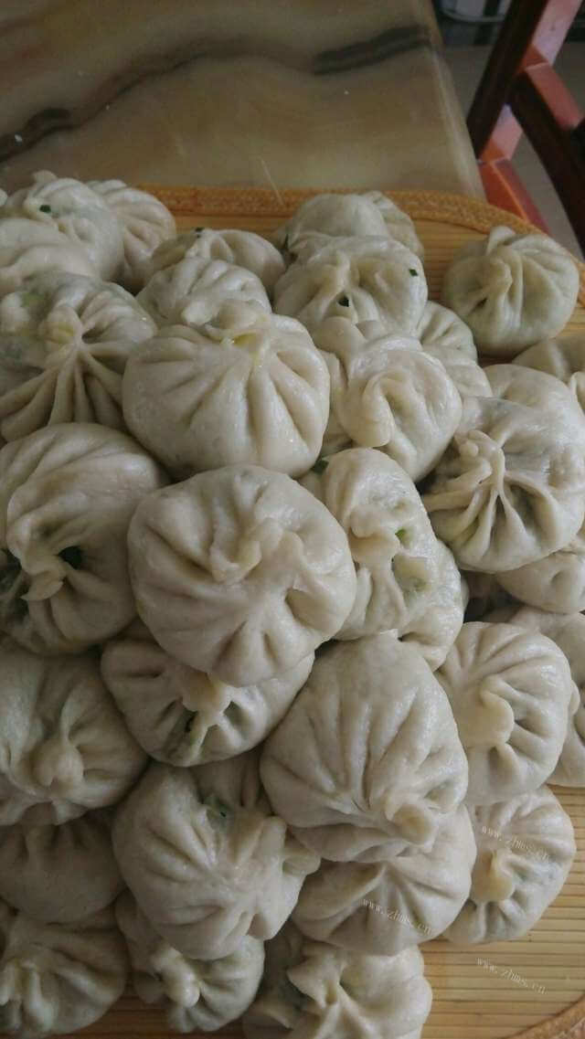 美味的韭菜鸡蛋包子馅的做法做法图解2)