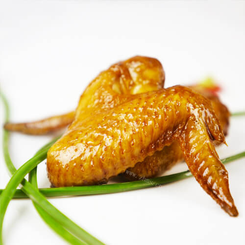 美味的腌烤鸡翅