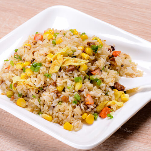美味的酸笋牛肉炒饭