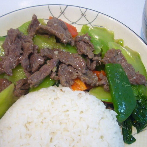 好吃的砂锅牛肉饭