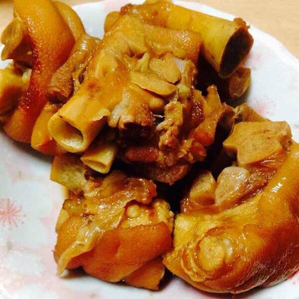 家常砂锅炖猪蹄