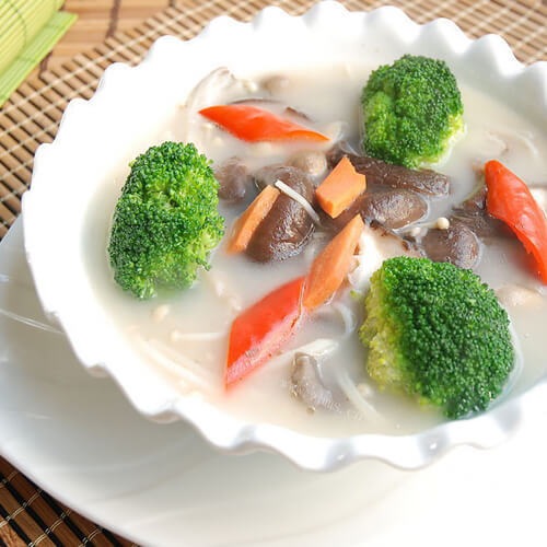 美味的藕炖鸡汤