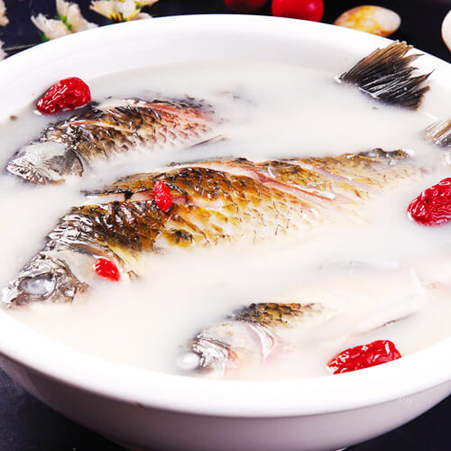 美味的鲫鱼萝卜汤