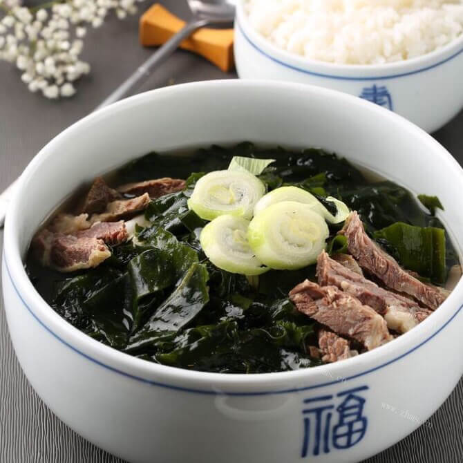 清淡的紫菜羊肉汤 