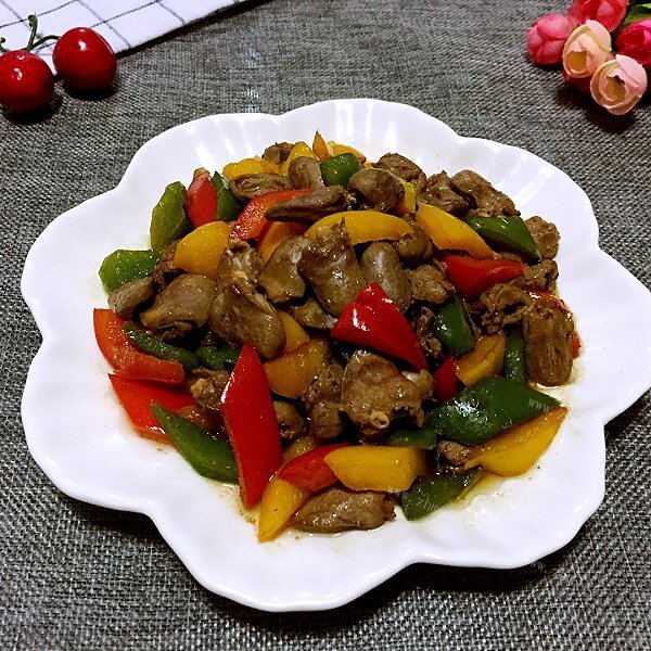美味的土豆炖鸡心的做法