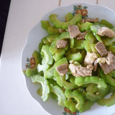 美味的猪肉炒苦瓜的做法