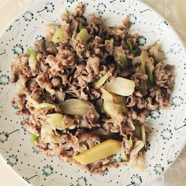 美味的孜然羊肉片