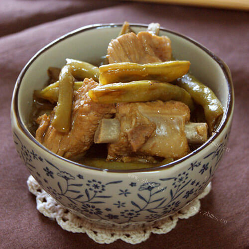 滋补的东北排骨炖豆角
