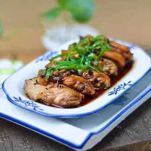 美味的啤酒烧鸡翅