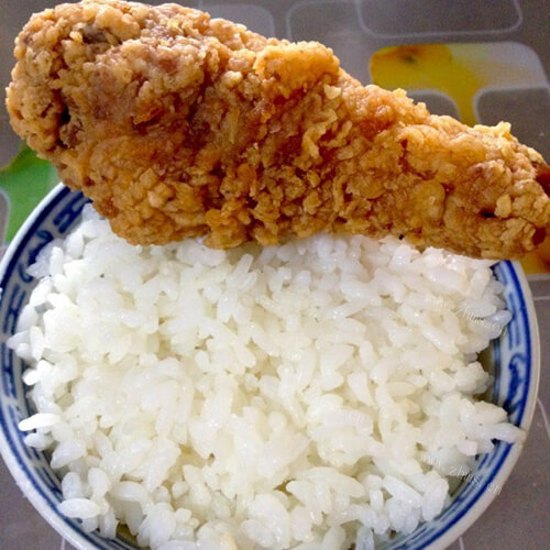 好吃的鸡腿米饭