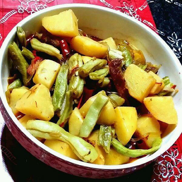 家常土豆芸豆炖鸡腿