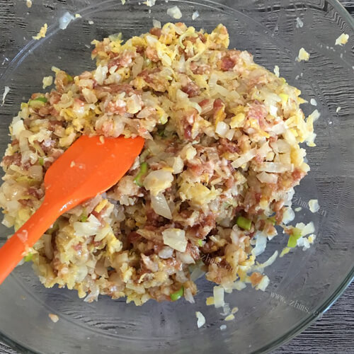 好吃的猪肉酸菜饺子馅的做法