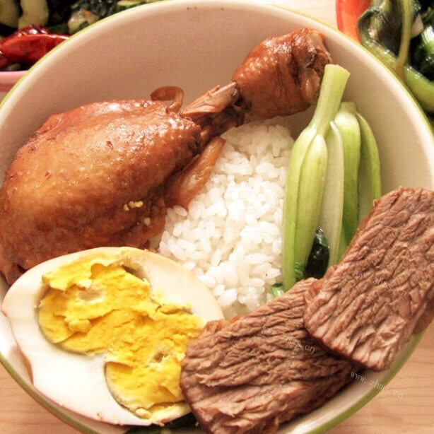 香喷喷的鸡腿卤肉饭