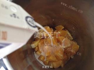 美味的奶香橙汁做法图解3)