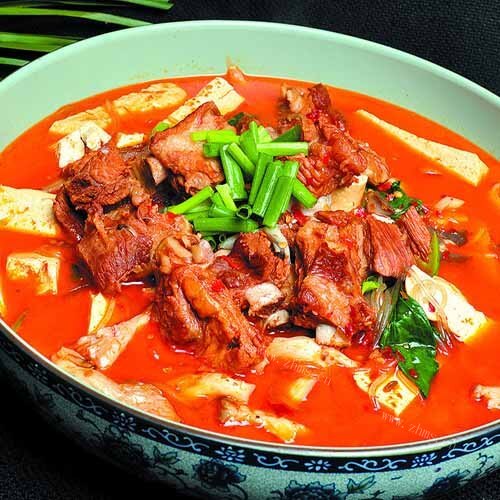 家常排骨焖豆腐