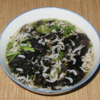 鲜美虾皮紫菜汤