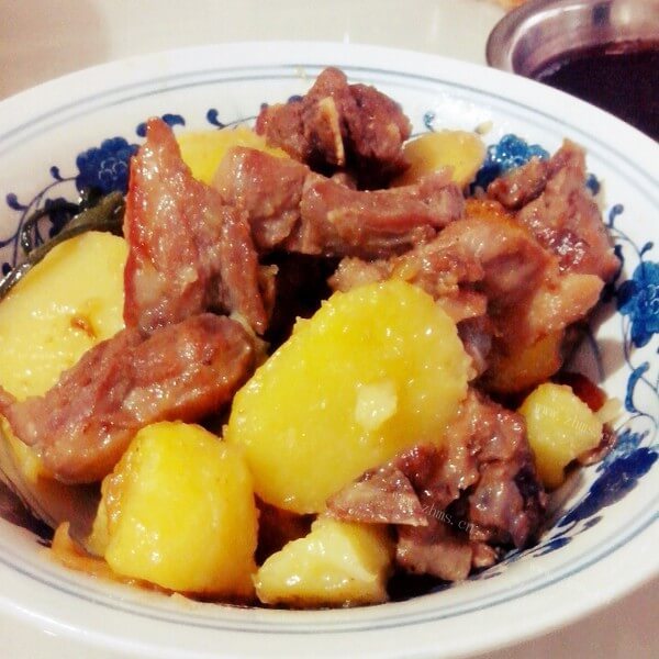 自制美味的土豆烧鸭肉