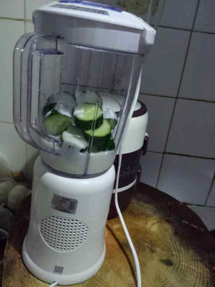 自制青瓜粒酸奶做法图解2)