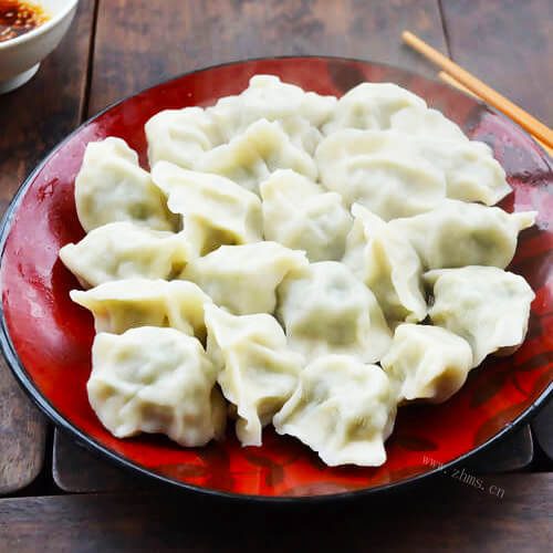 家常的芹菜猪肉水饺的做法