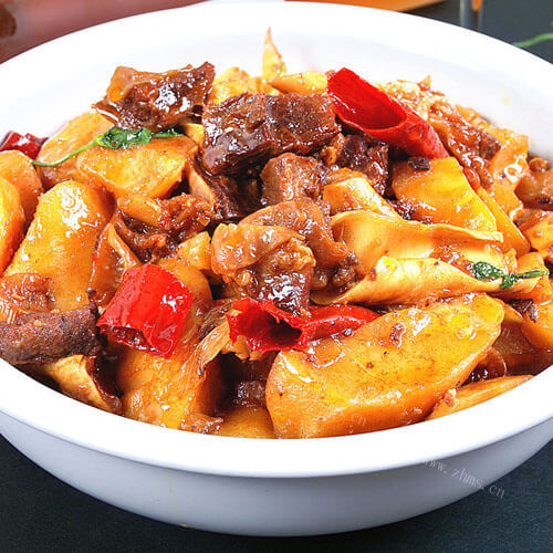 美味砂锅土豆牛肉的做法