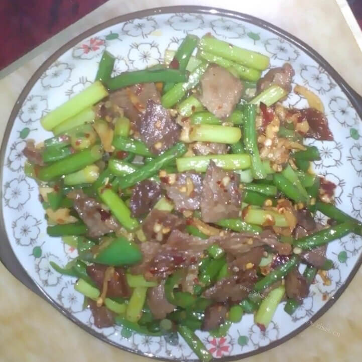 美味的蒜苔牛肉