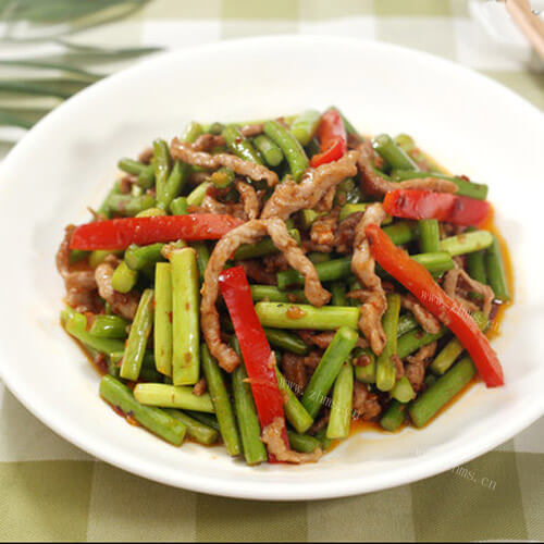 美味肉丝炒蒜苗
