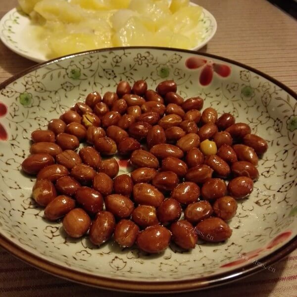 美味的油炸花生米