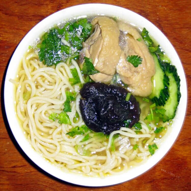 美味香菇鸡腿面