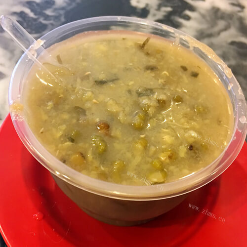 铁锅炖鱼贴饼子