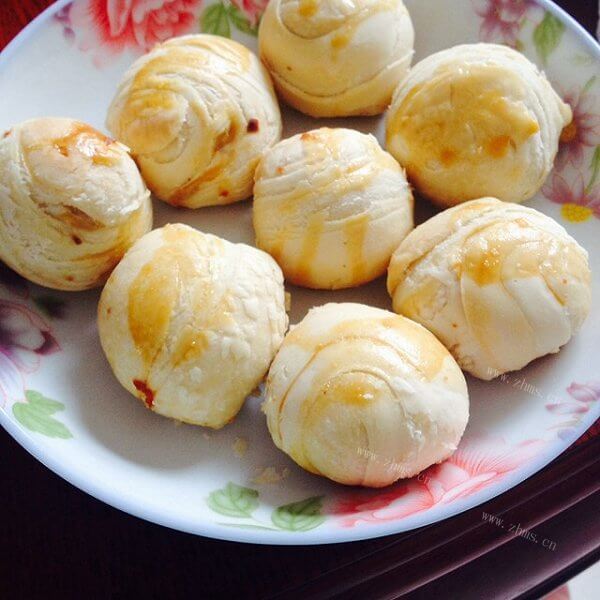 美味的榨菜鲜肉月饼